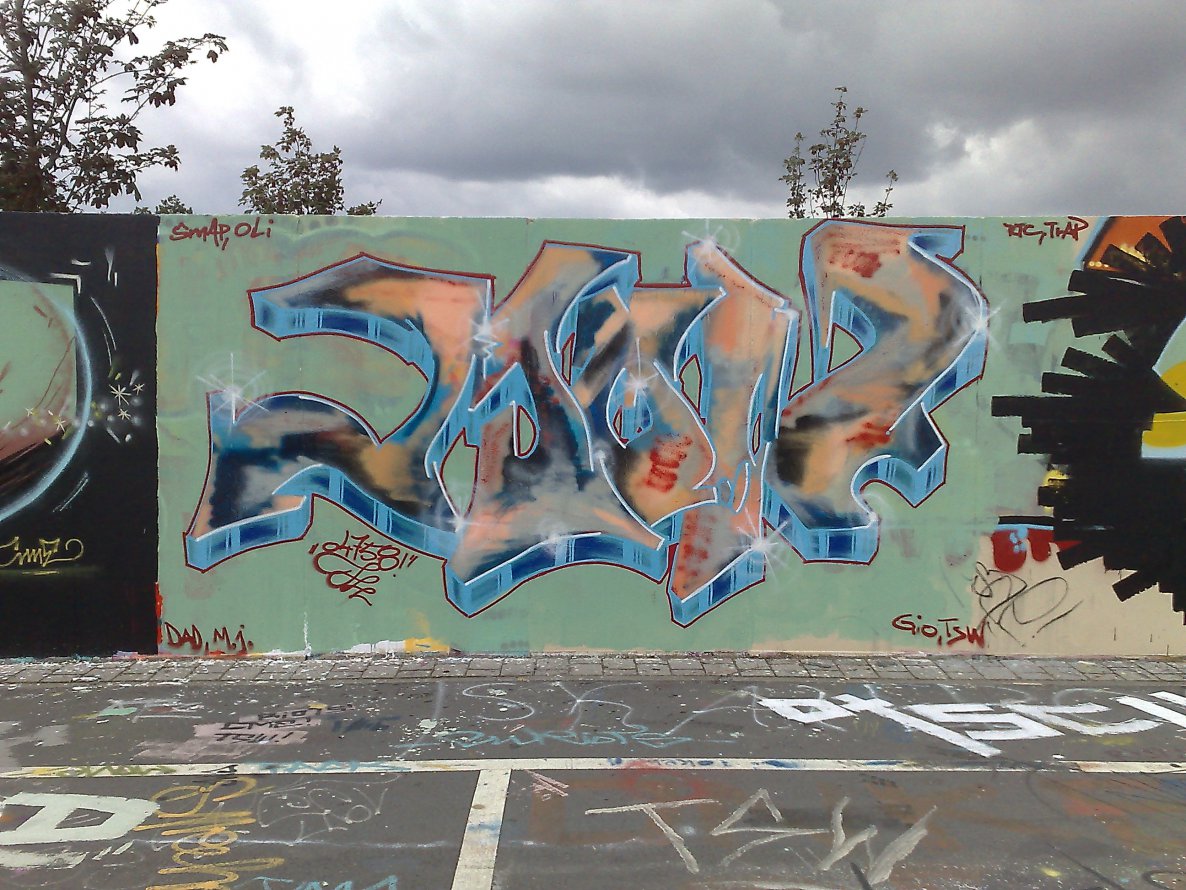 Graffiti Wall - Photo by monstar