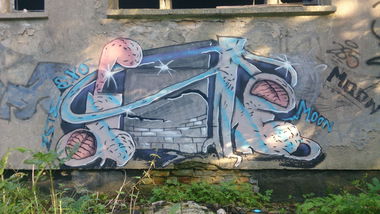 Graffiti Wall - Photo by moon - ESTE (2016)