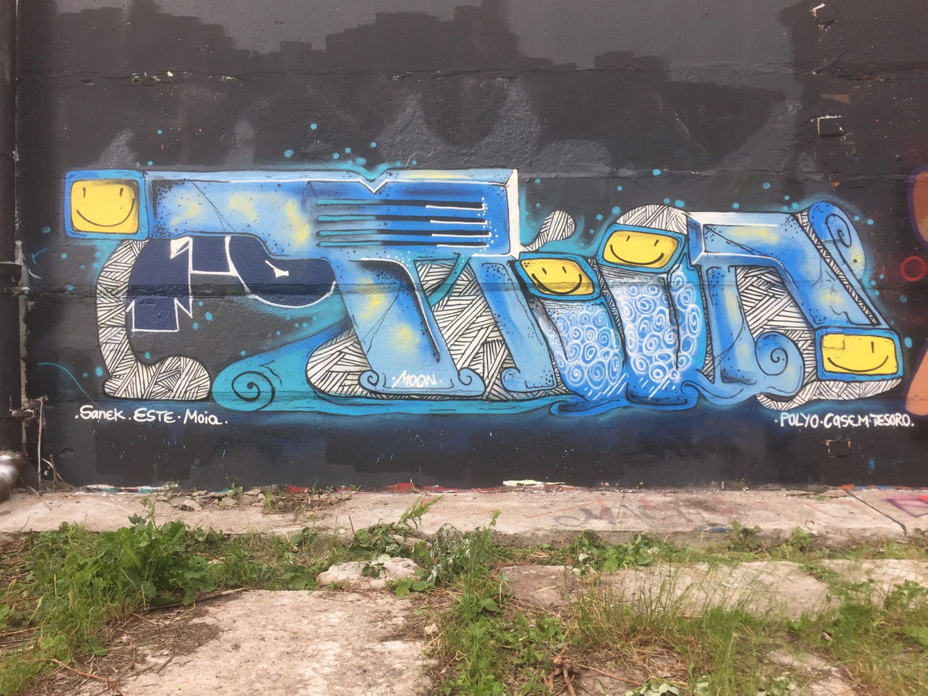 Graffiti Wall - Photo by moon - moon, plus, minus (2017)