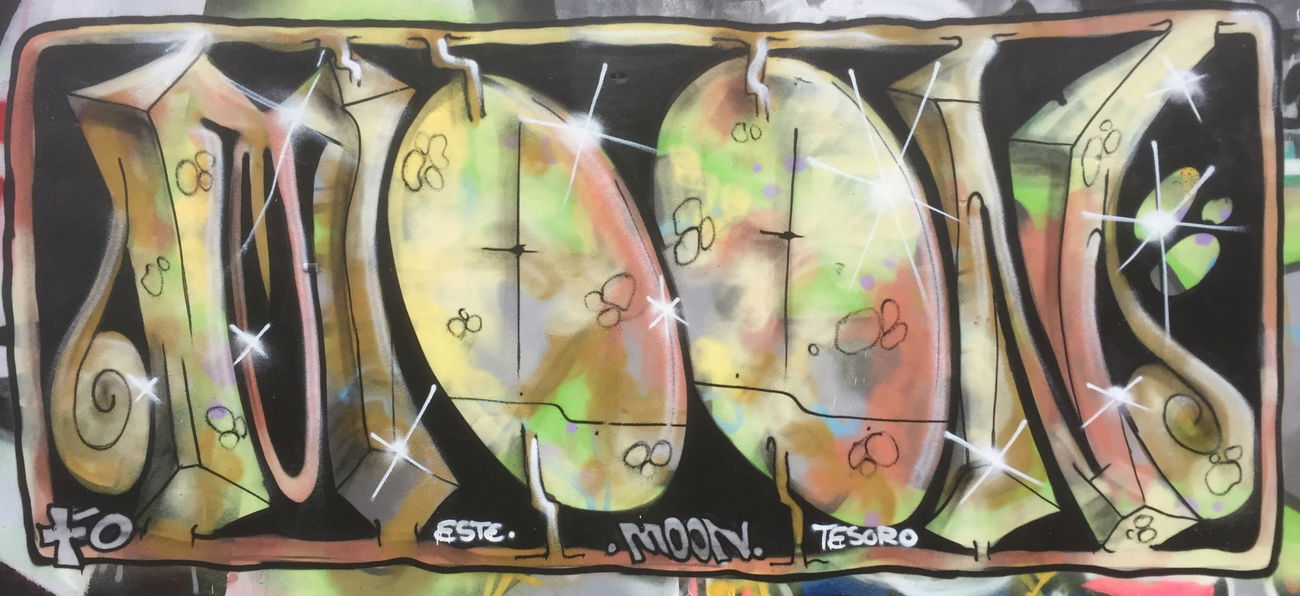 Graffiti Wall - Photo by moon - Moon (2017)