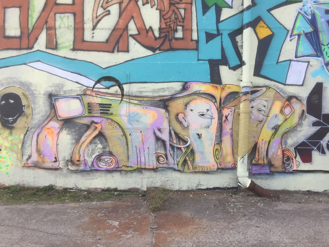 Graffiti Wall - Photo by moon - moon, plus, minus (2017)