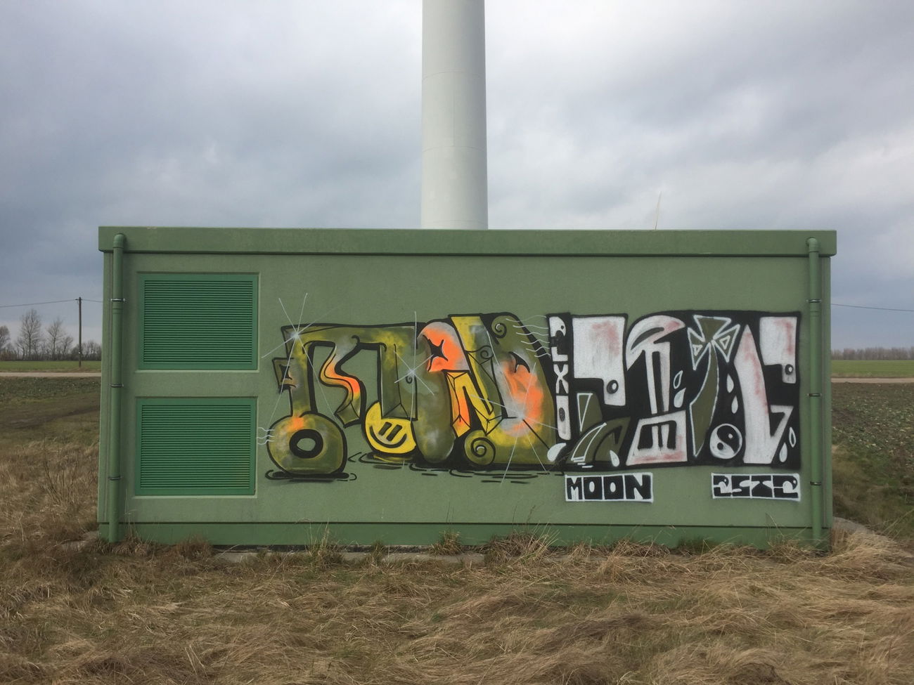 Graffiti Wall - Photo by moon - moon, plus, minus (2017)