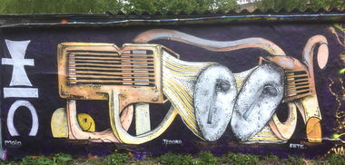 Graffiti Wall in Berlin - Photo by moon - moon (2017)