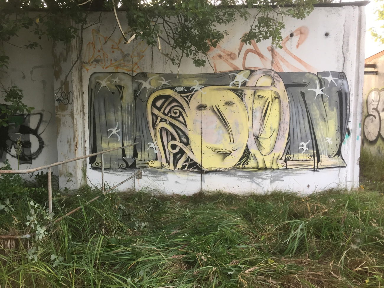 Graffiti Wall - Photo by moon - moon, plus, minus (2017)