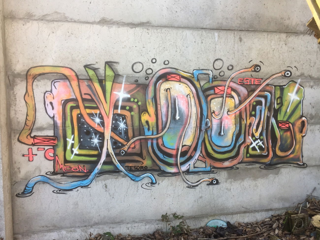 Graffiti Wall - Photo by moon - moon (2017)
