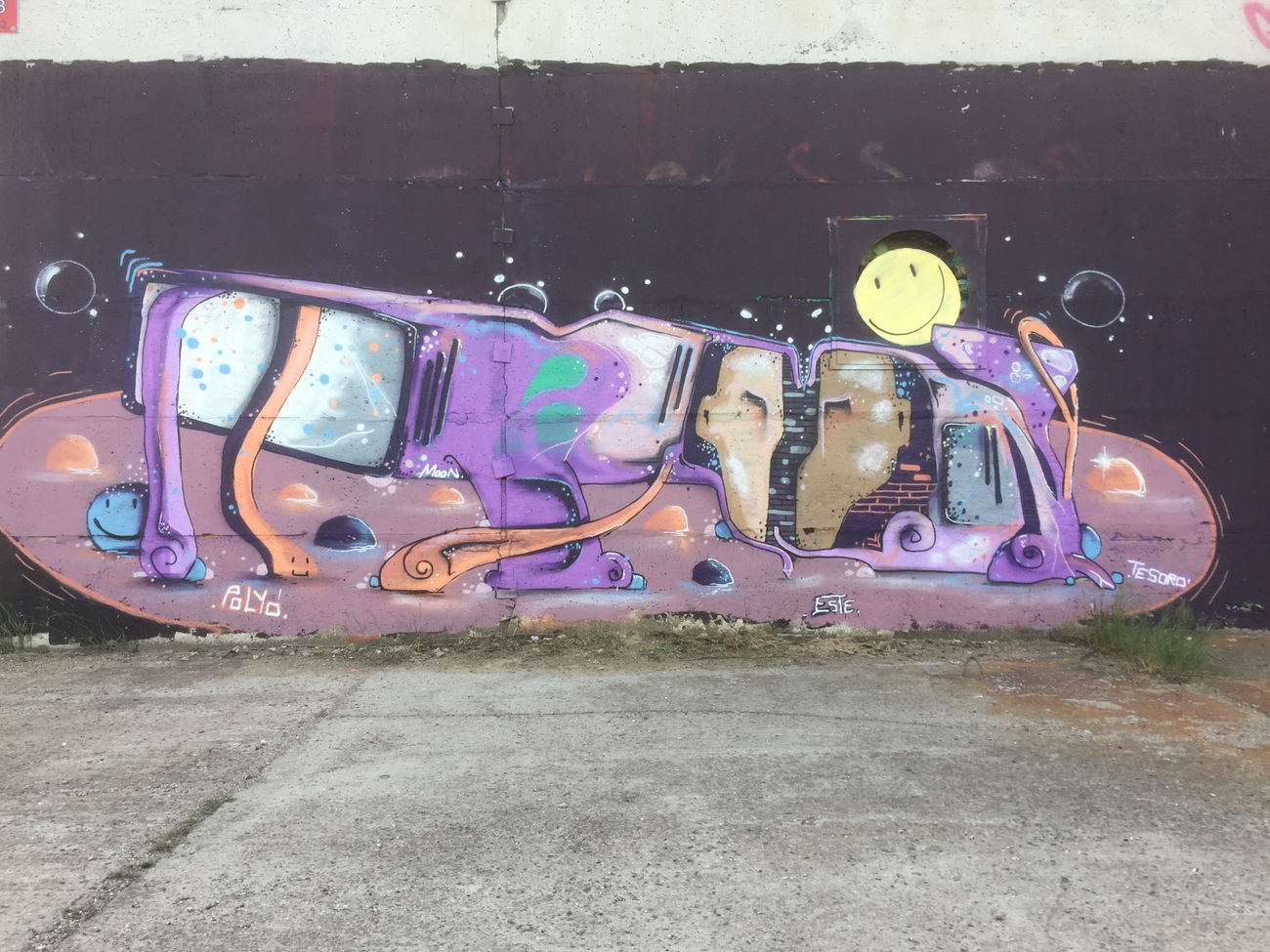 Graffiti Wall - Photo by moon - moon, plus, minus (2017)