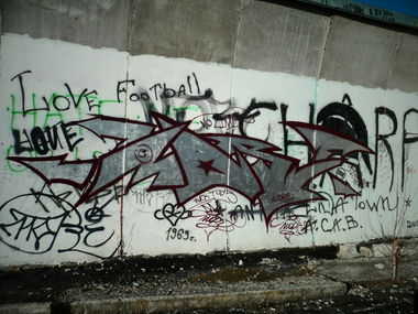 Graffiti Wall - Photo by more_style - more (2013)