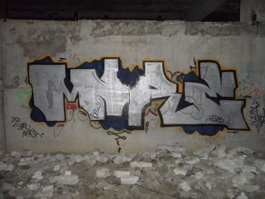 Graffiti Bombing - Photo by more_style - more (2013)