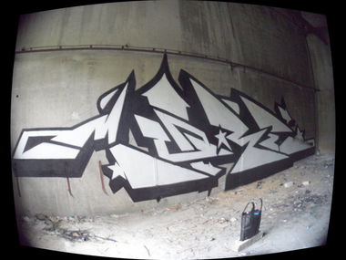 Graffiti Bombing - Photo by more_style - more (2014)