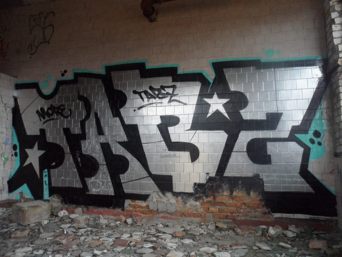 Graffiti Wall - Photo by more_style - tabz, crew, ! (2014)
