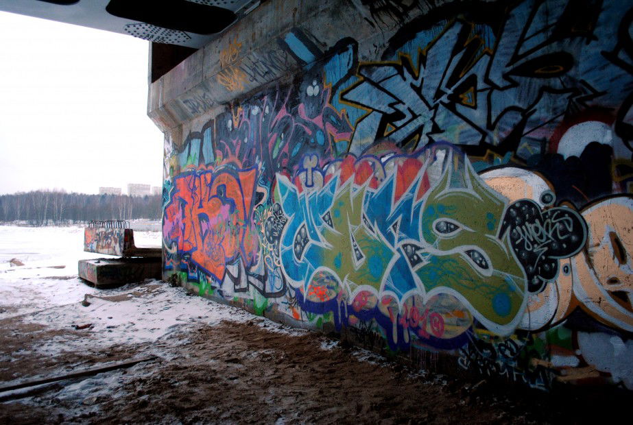 Graffiti Bombing - Photo by mors1 - mors (2010)