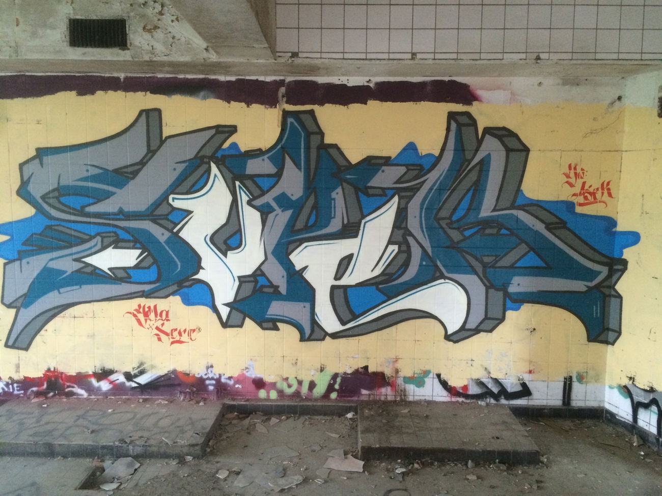 Graffiti Wall - Photo by mortek1 - yela, serc, oldenburg
