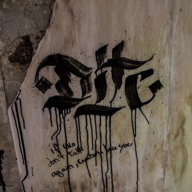 Graffiti Wall - Photo by mortek1 - yela, lissabon