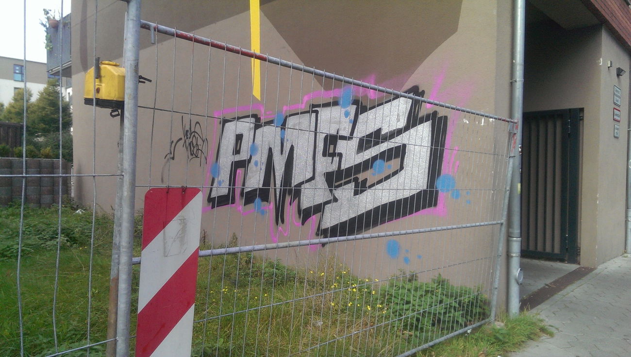 Graffiti Bombing in Hamburg - Photo by moschek - Pmfs