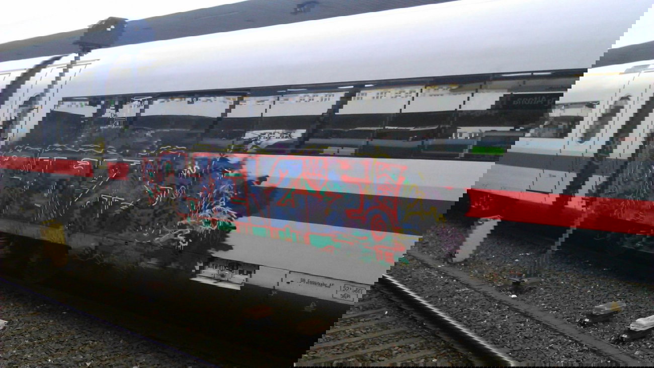 Graffiti Train - Photo by moschek (2015)