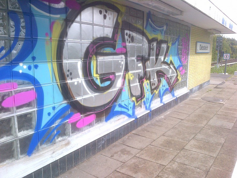 Graffiti Bombing in Hamburg - Photo by moschek - gfk (2013)