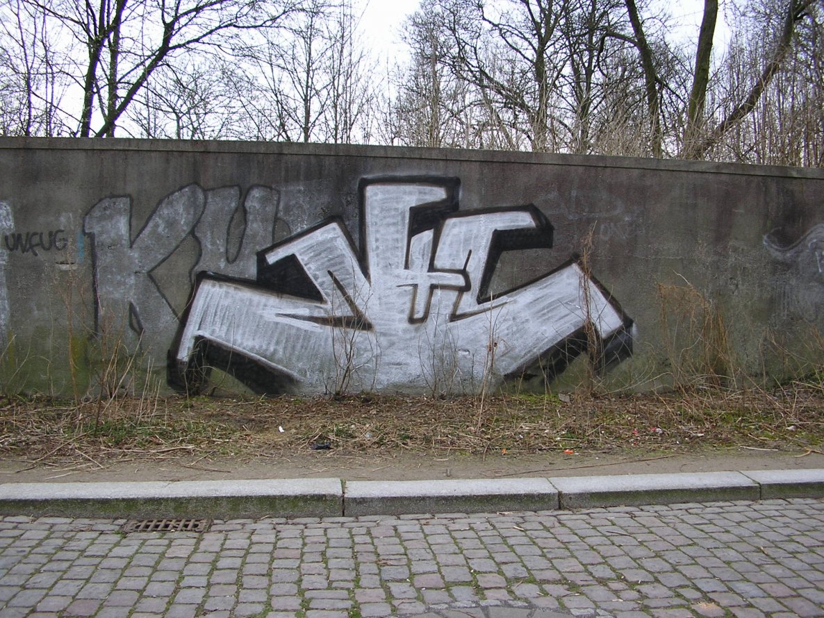 Graffiti Bombing in Hamburg - Photo by moschek - 040