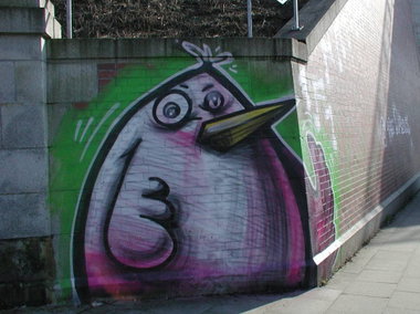 Graffiti Wall in Hamburg - Photo by moschek - birds