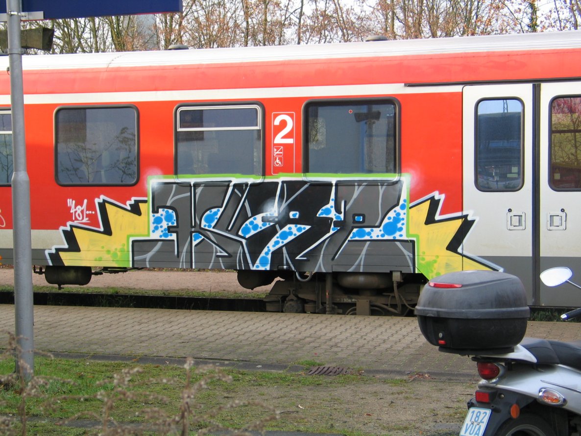 Graffiti Train - Photo by moschek - hure, 481