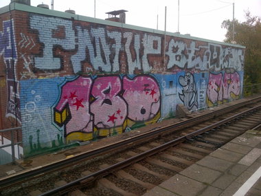 Graffiti Wall in Hamburg - Photo by moschek - pnd, 7up, blues
