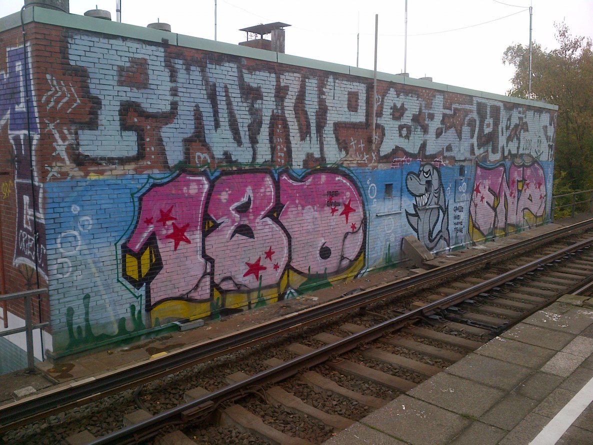 Graffiti Wall in Hamburg - Photo by moschek - pnd, 7up, blues