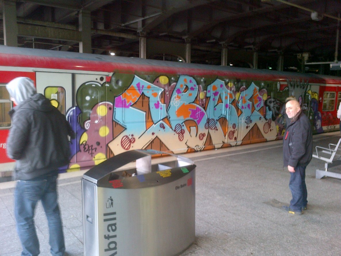 Graffiti Train in Hamburg - Photo by moschek - ebbe, bff (2013)