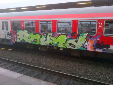 Graffiti Train - Photo by moschek - round, lons (2013)