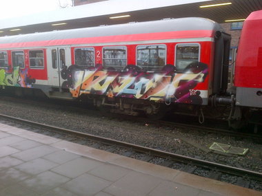 Graffiti Train - Photo by moschek - razor, cos (2013)