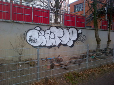 Graffiti Bombing in Hamburg - Photo by moschek - zztop