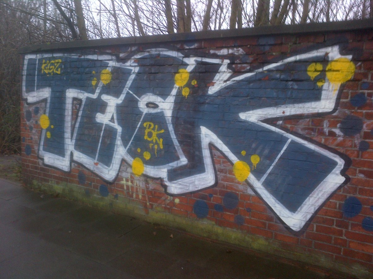 Graffiti Bombing in Hamburg - Photo by moschek - teck, bk, kgz