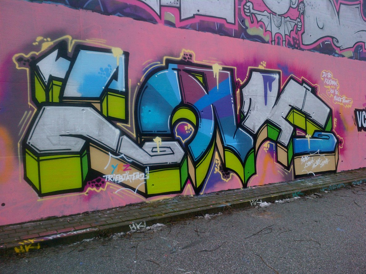 Graffiti Wall in Hamburg - Photo by moschek - love, yrz (2014)
