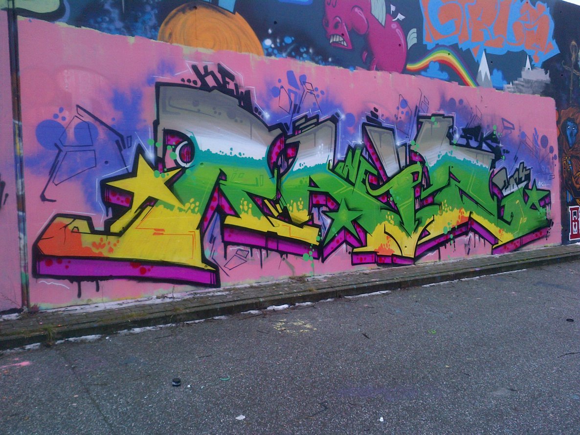 Graffiti Wall in Hamburg - Photo by moschek - raiz, fk (2014)