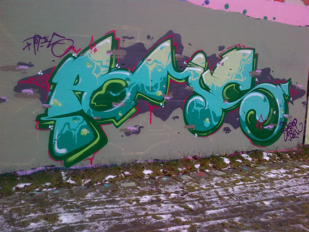 Graffiti Wall in Hamburg - Photo by moschek - pomis, yrz, ois (2014)