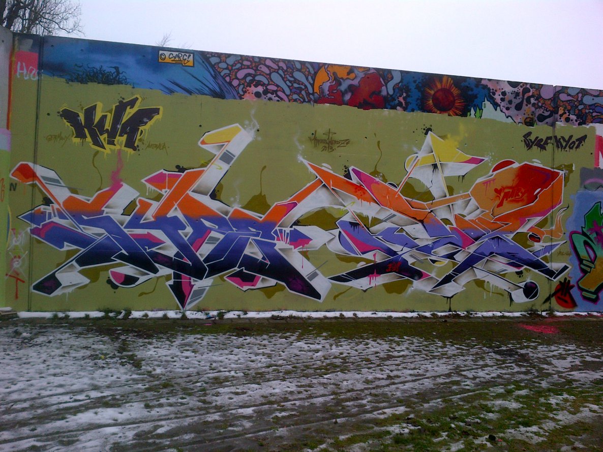 Graffiti Wall in Hamburg - Photo by moschek (2013)