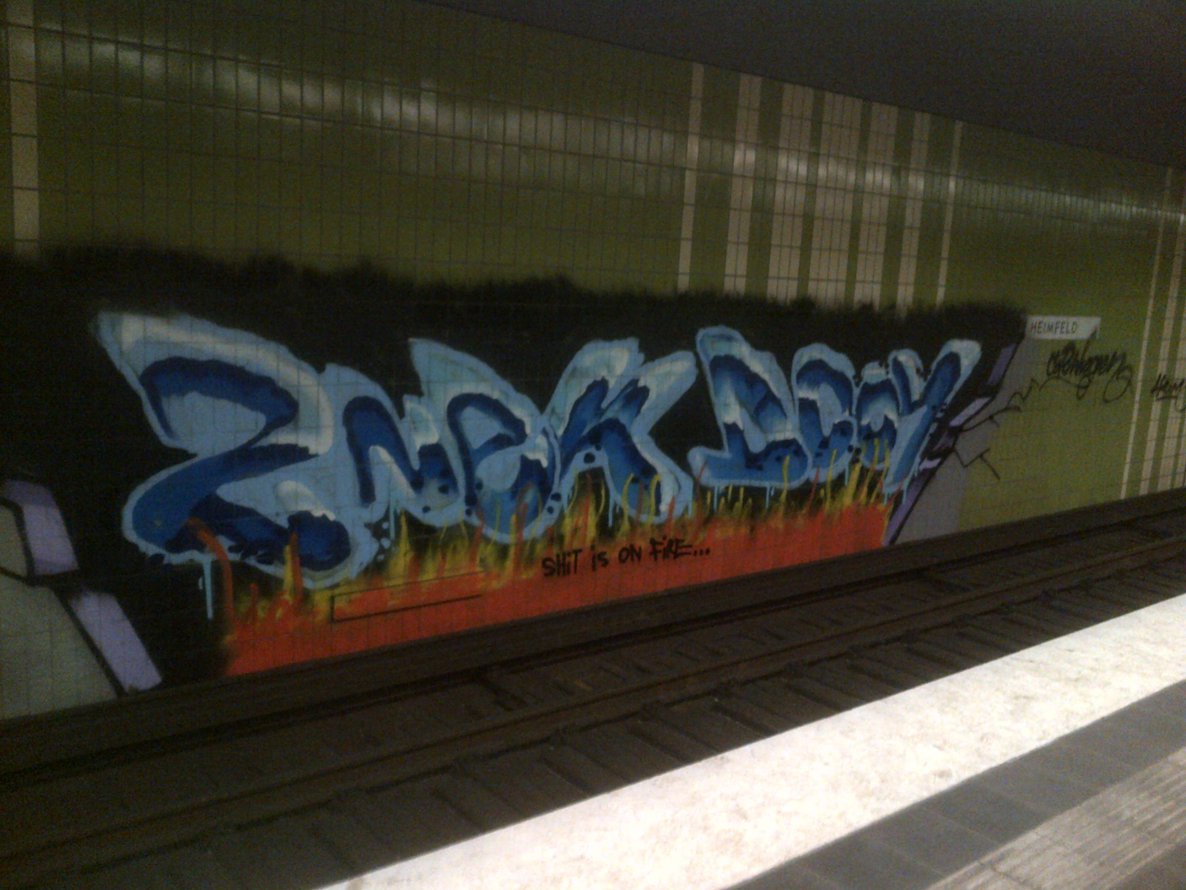 Graffiti Wall in Hamburg - Photo by moschek - znek, dcoy