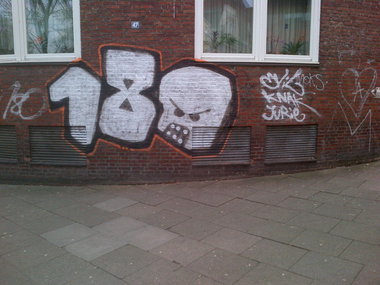 Graffiti Bombing in Hamburg - Photo by moschek - 180, hamburg