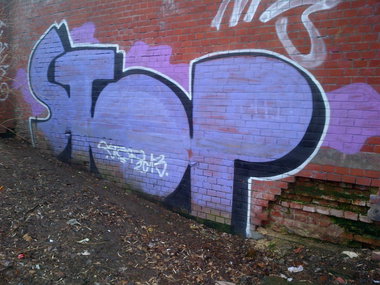 Graffiti Bombing in Hamburg - Photo by moschek - stop (2013)