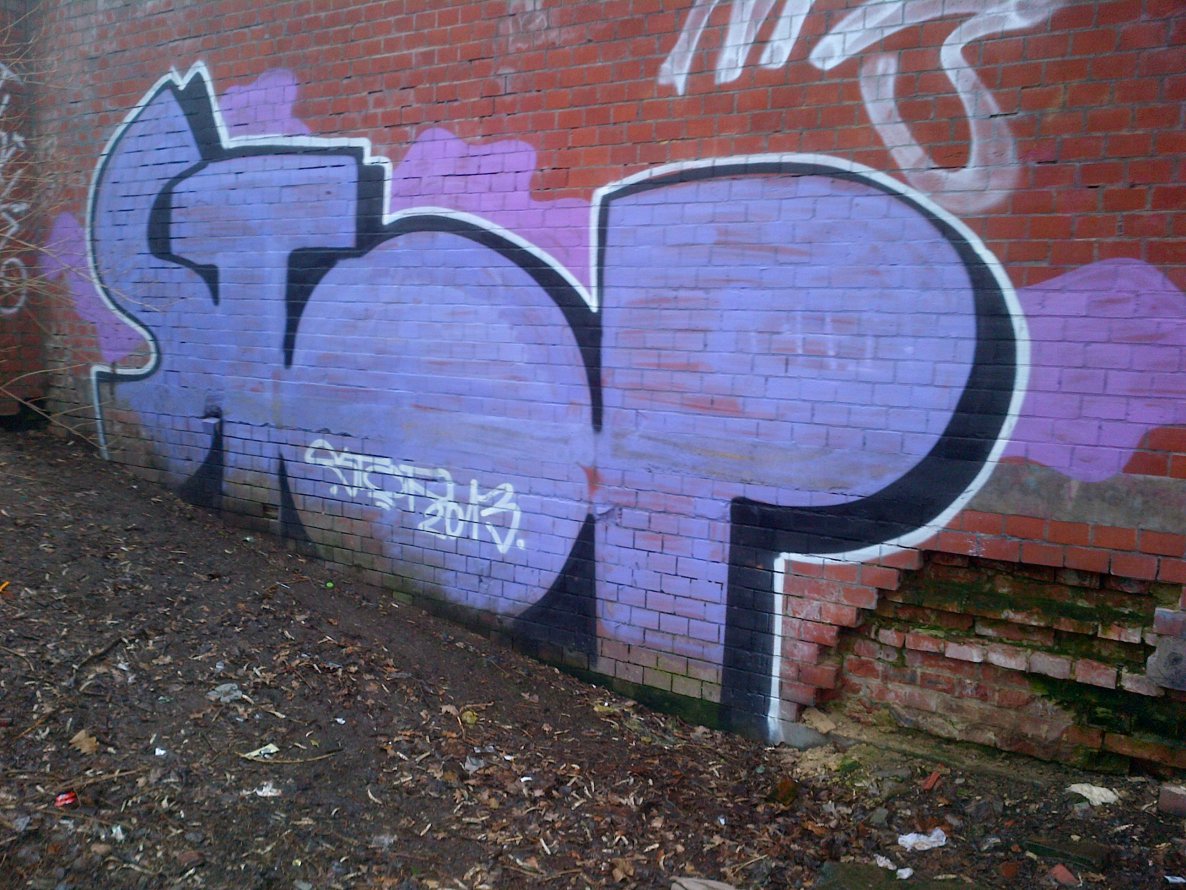 Graffiti Bombing in Hamburg - Photo by moschek - stop (2013)