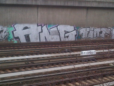 Graffiti Bombing in Hamburg - Photo by moschek - ang, fiat