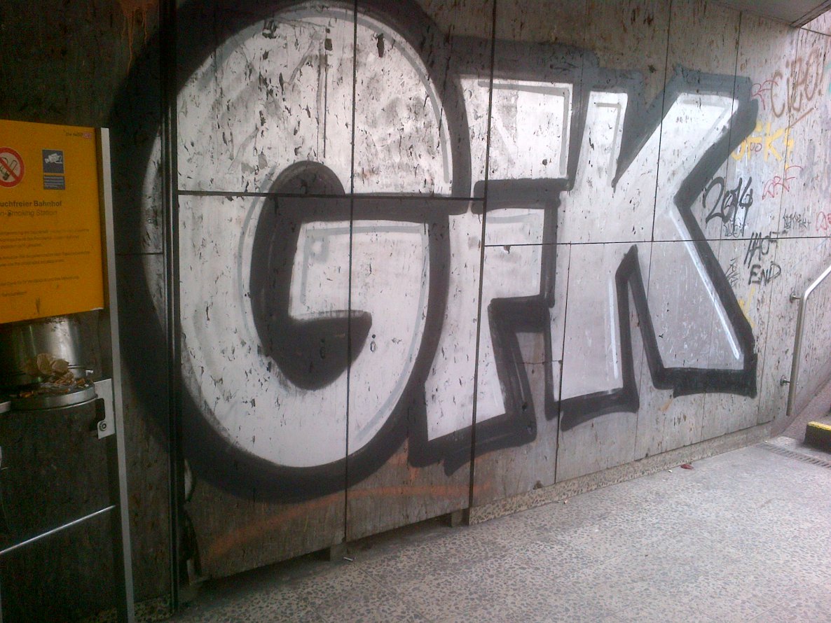 Graffiti Bombing in Hamburg - Photo by moschek - gfk (2014)