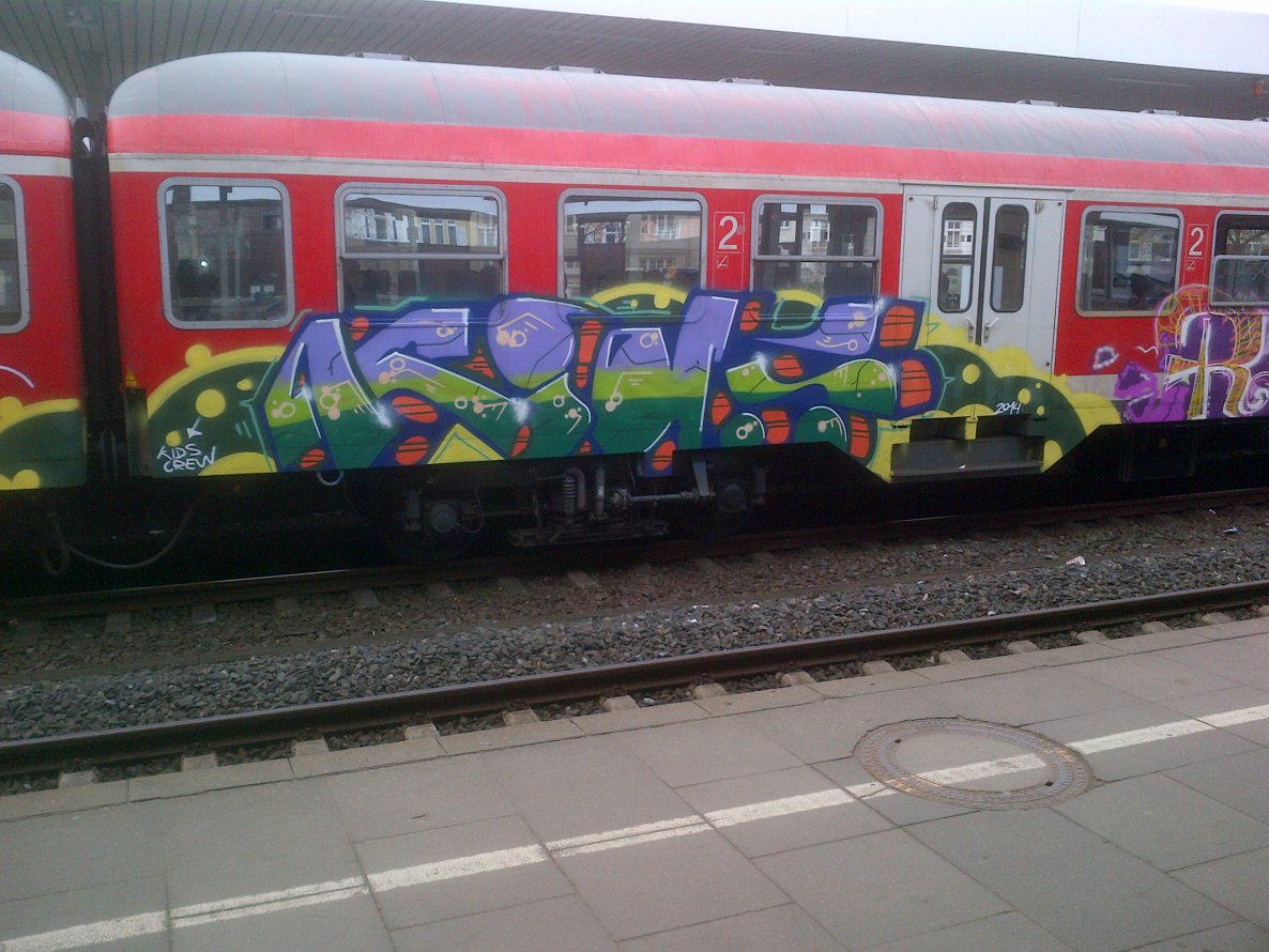 Graffiti Wall - Photo by moschek - kids, crew