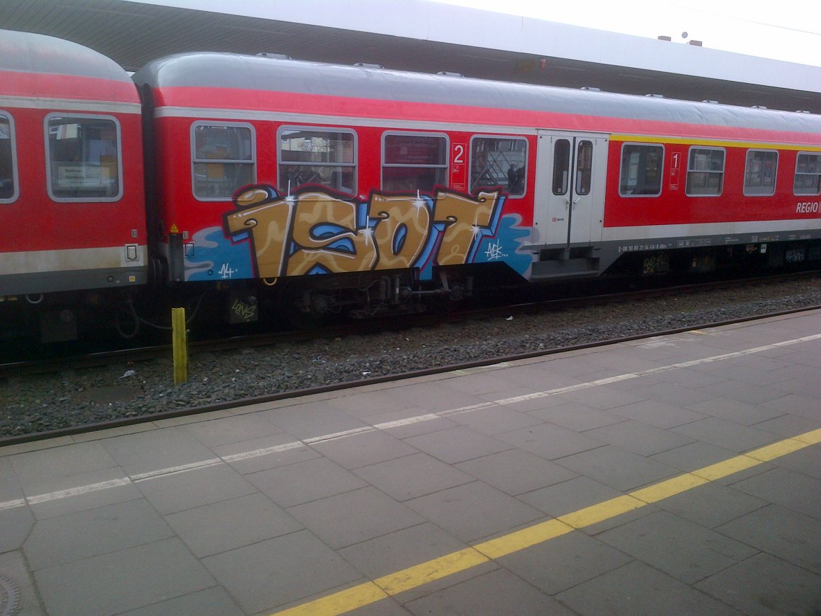 Graffiti Train - Photo by moschek - isot, aek