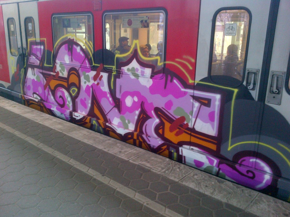 Graffiti Train in Hamburg - Photo by moschek - love, yrz, arc