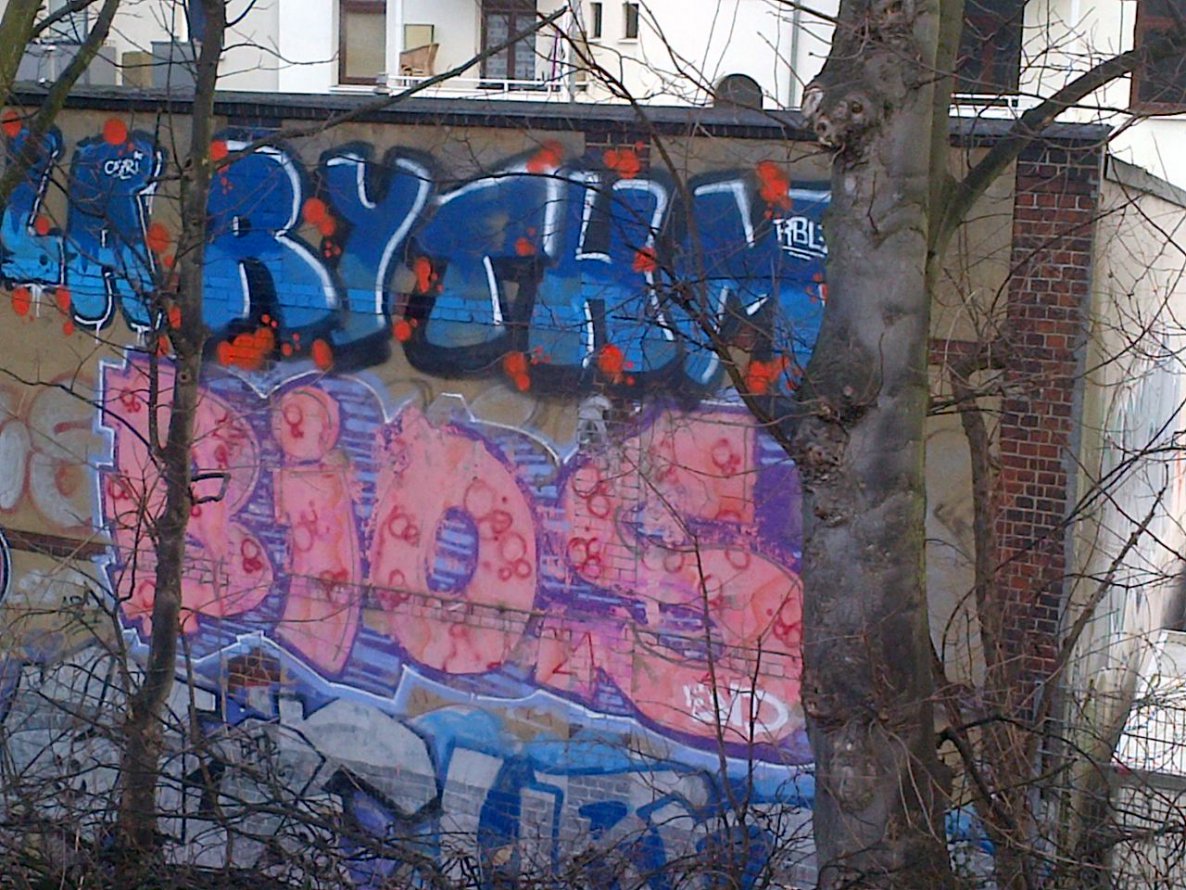 Graffiti Bombing in Hamburg - Photo by moschek - rythm, rblz