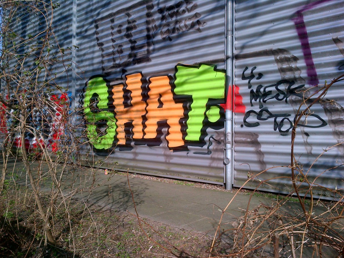 Graffiti Bombing in Hamburg - Photo by moschek - shat