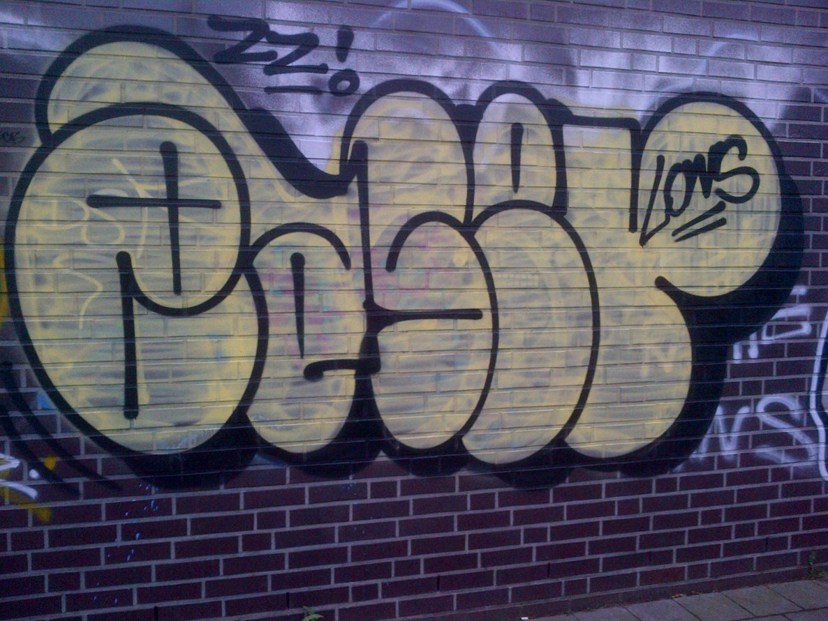 Graffiti Bombing - Photo by moschek - easer, lons