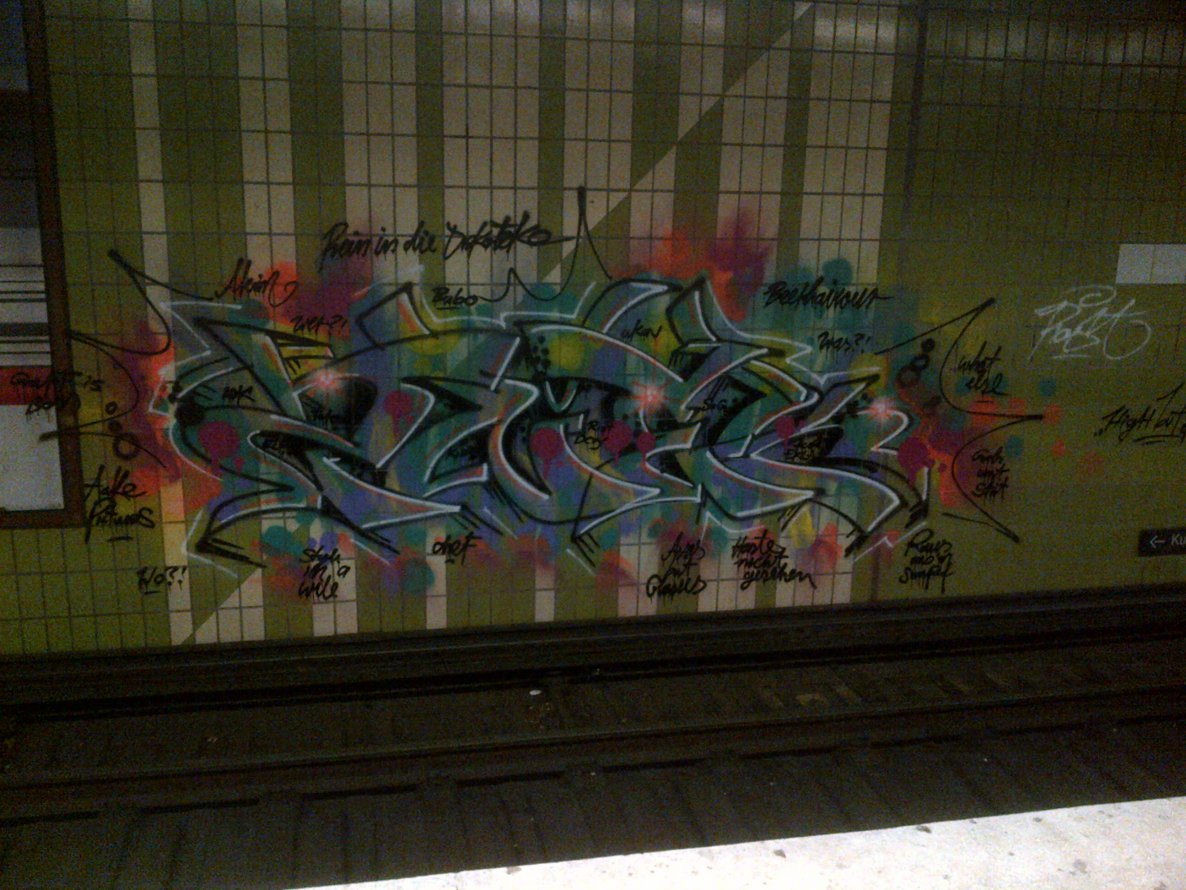 Graffiti Bombing - Photo by moschek - znek