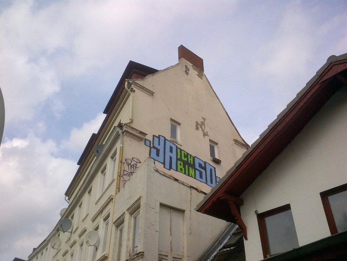 Graffiti Bombing - Photo by moschek - yaso