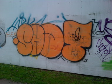 Graffiti Bombing - Photo by moschek - shat, dsu