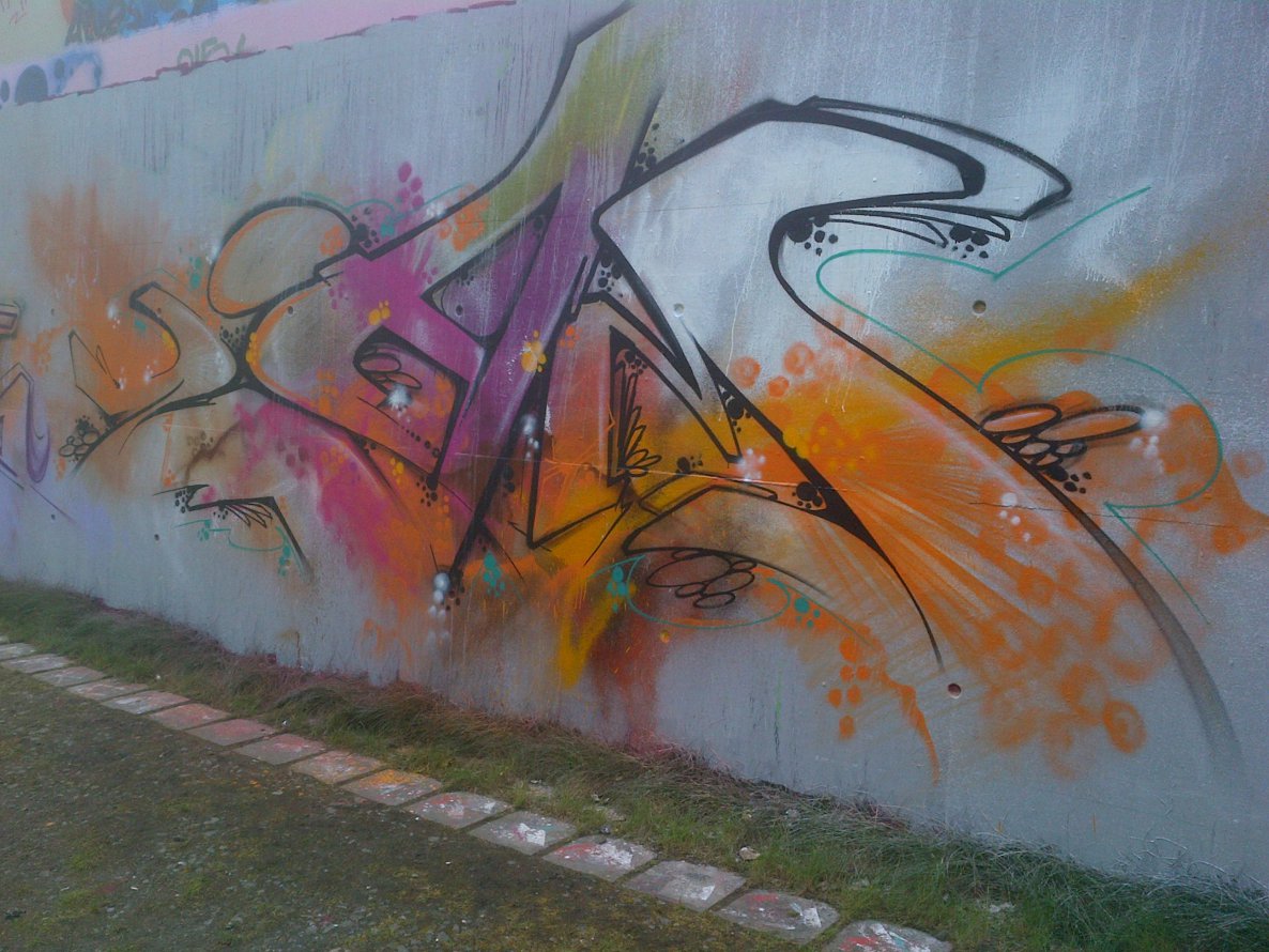 Graffiti Wall in Hamburg - Photo by moschek (2014)